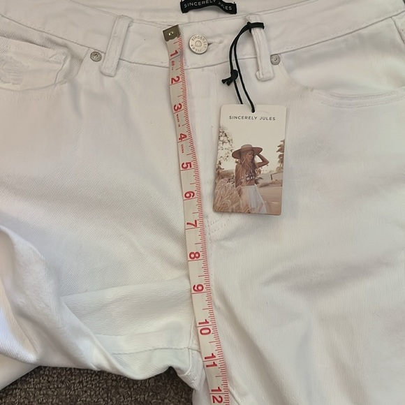 NWT Sincerely Jules Super High Rise White Distressed Mom Jeans Size 9/29 - Picture 5 of 12